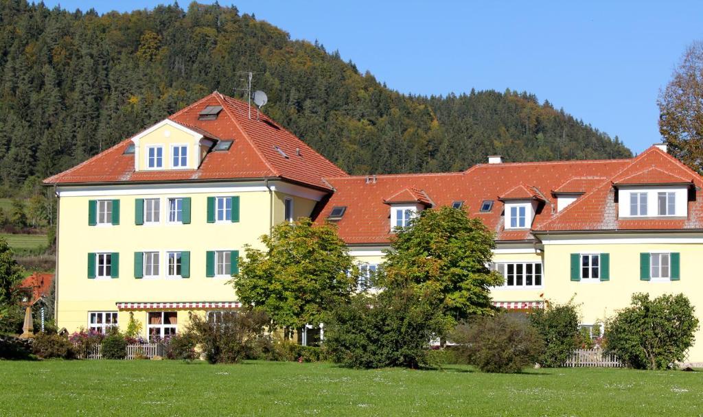 Hotel Dienstl Gut Launsdorf Esterno foto